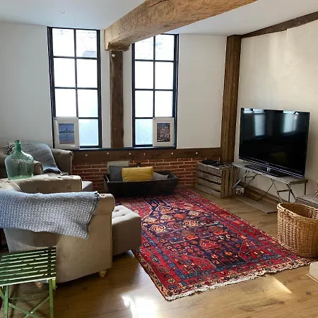 Au 33 Apartment